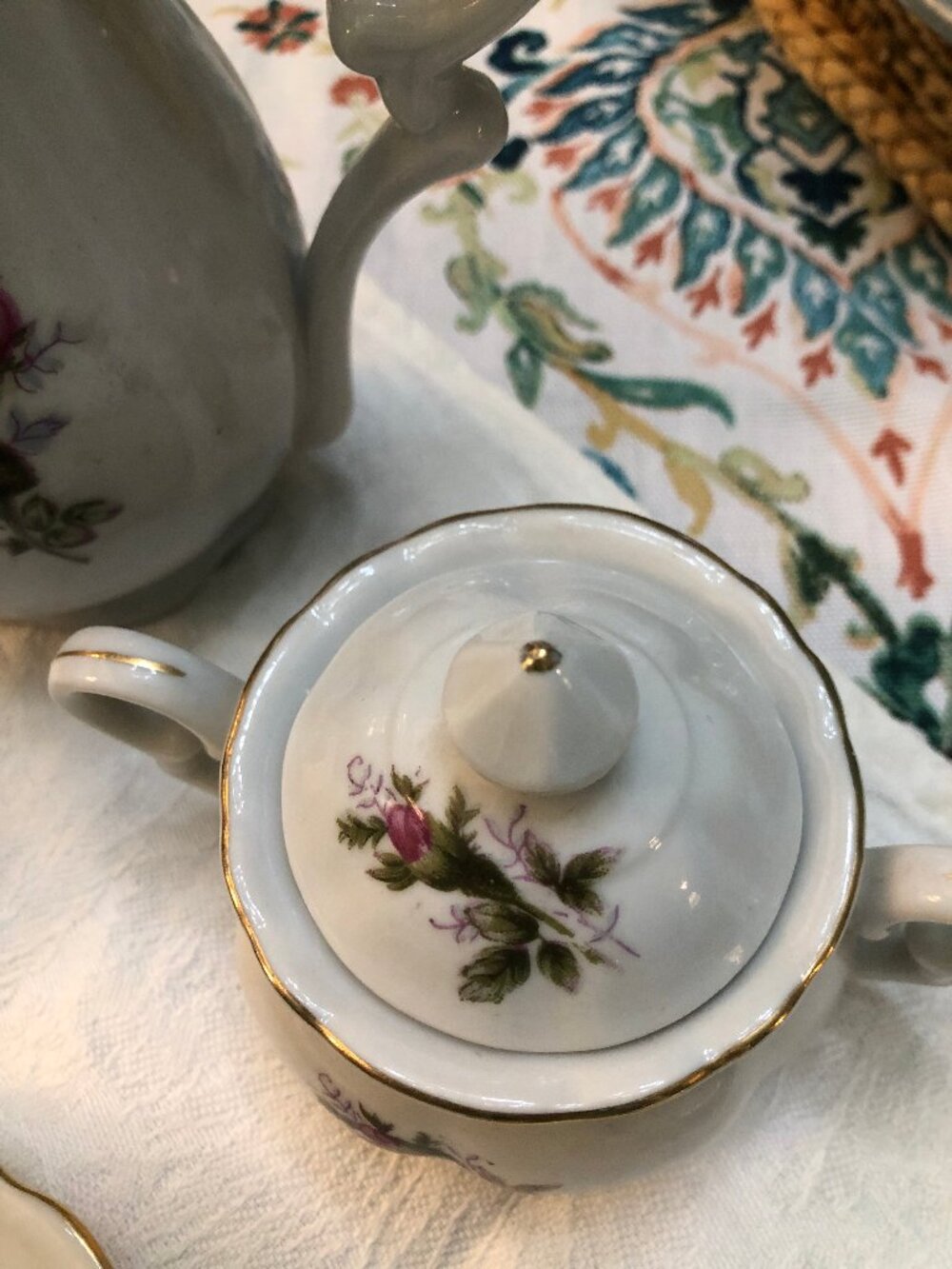 VINTAGE "MOSS ROSE" TEA SET & 6 DEMI TASSE CUPS AND SAUCERS - Picture 7 of 8